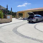 Kyrios Lounge With Use Of Private Pool Bed and breakfast Carrascal (Leiria)