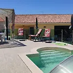 Bed and breakfast Kyrios Lounge With Use Of Private Pool