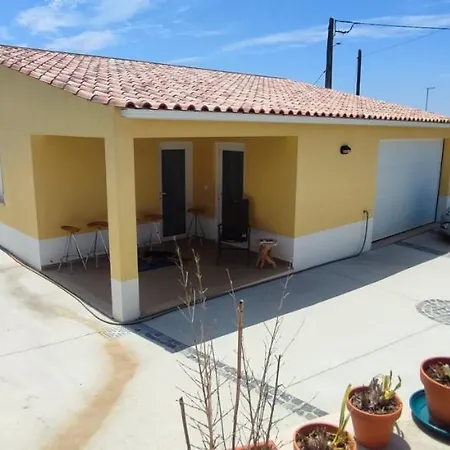 Kyrios Lounge With Use Of Private Pool Panzió