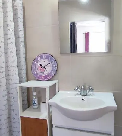 Bed and breakfast Kyrios Lounge With Use Of Private Pool *